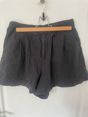 GAP Black Petite Waist Shorts with Belt Loops